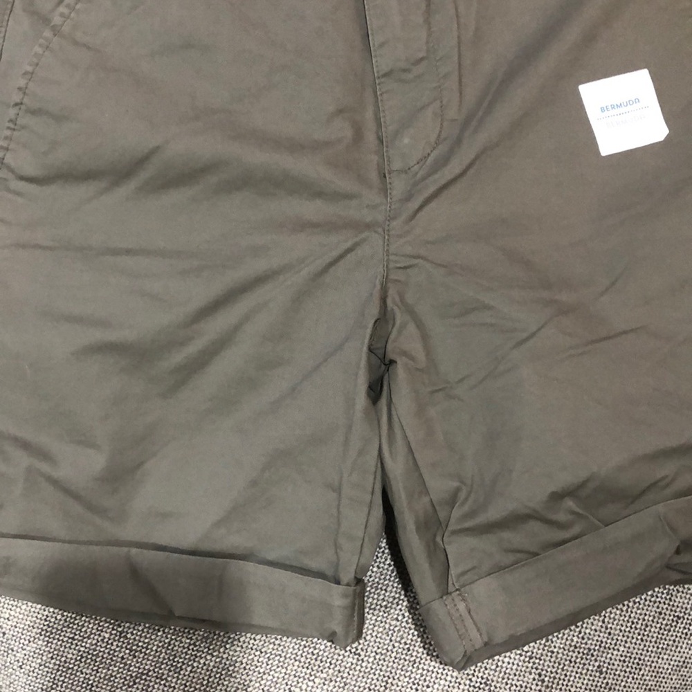 Old Navy Olive drab bermuda cuff shorts